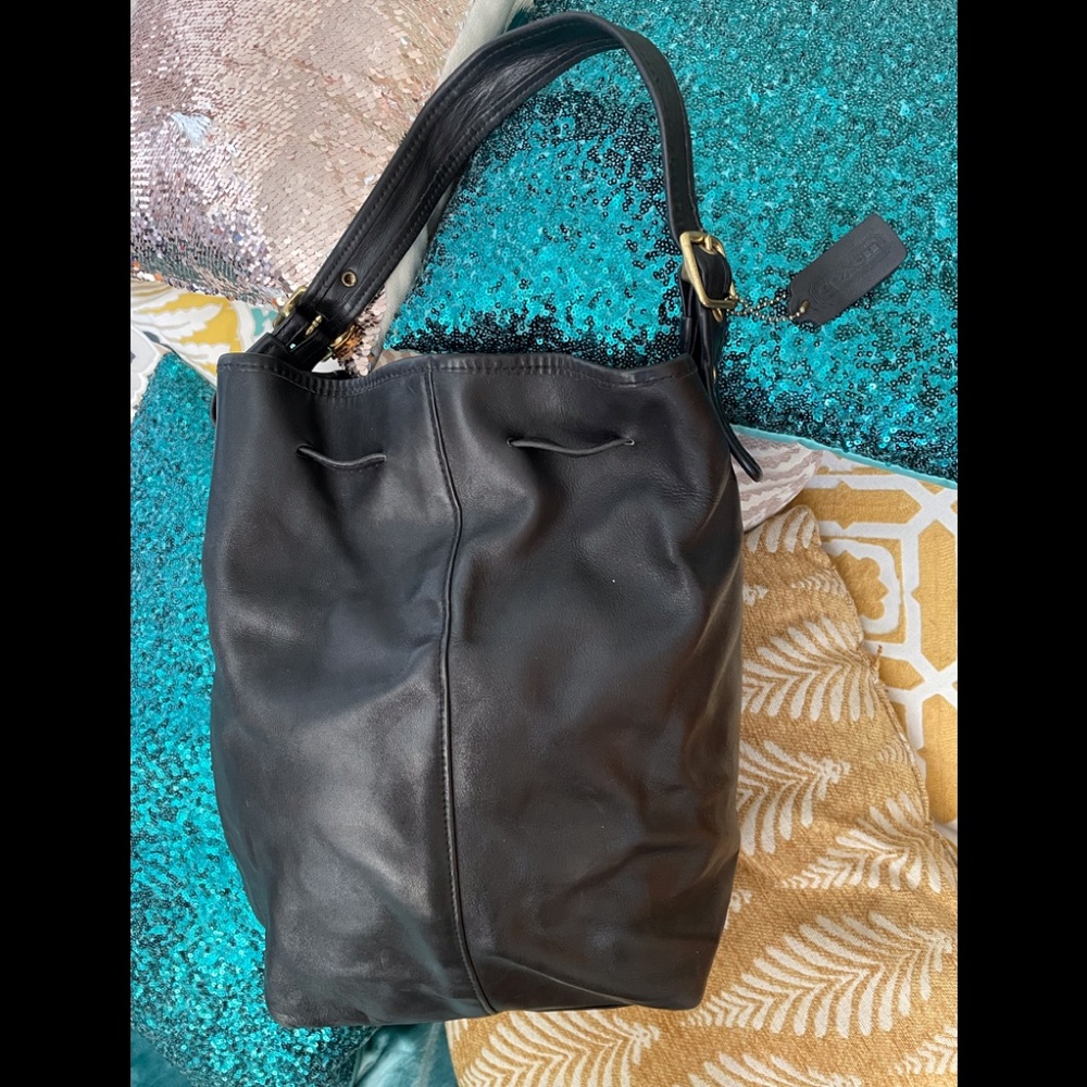 Black Leather Soho Handle Draw Close Shoulder Bag Large Size